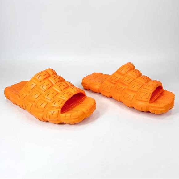 Fendi Logo Embossed Cloud Slide - Men’s 7 main image 8